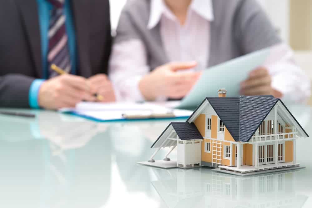 Although we are not property lawyers, we offer conveyancing melbourne services for commercial property lawyers with professional indemnity insurance